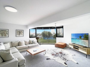 Charming Central Cotton Tree Unit